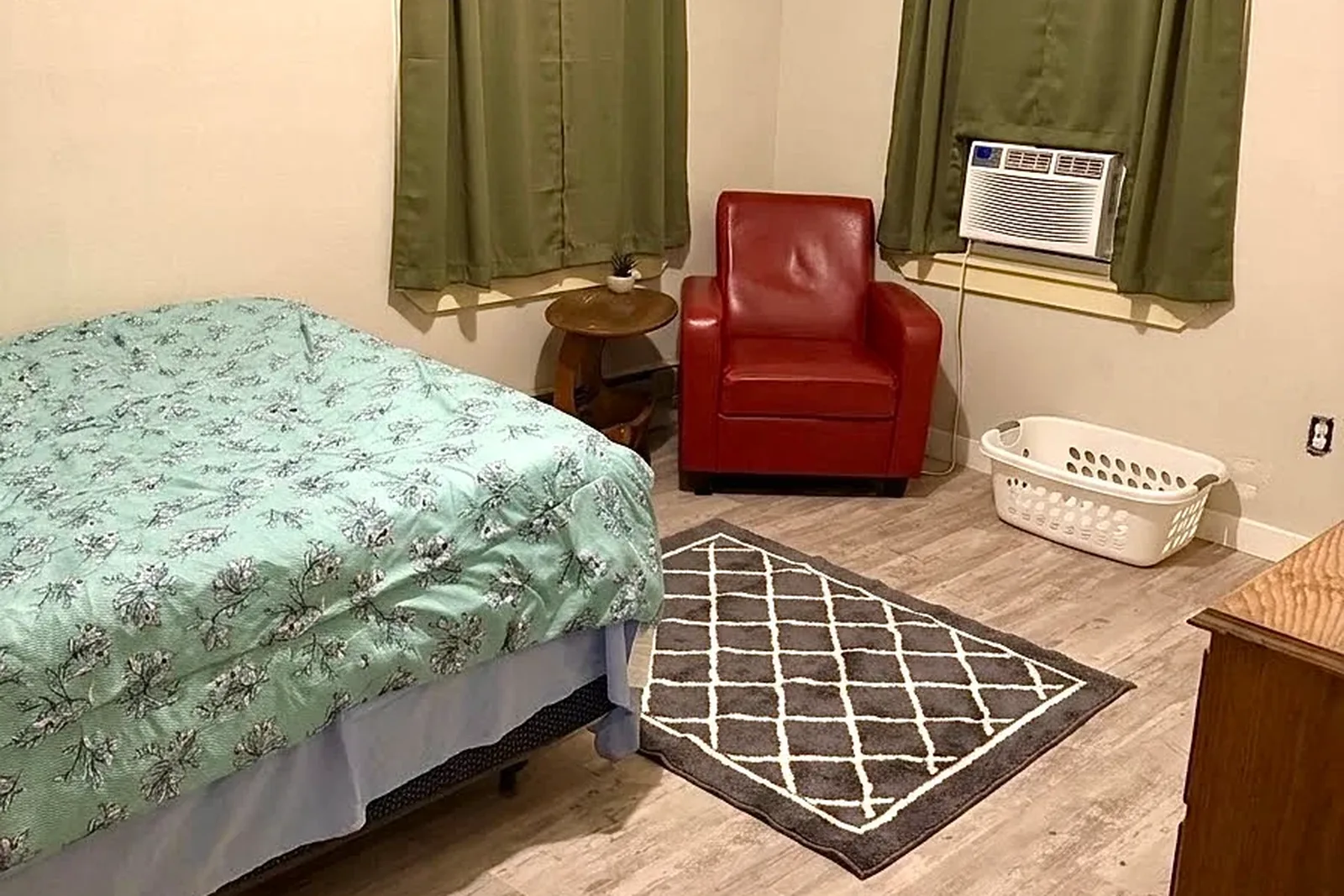 Room B, 1700 S. G St., photo 1 of 6